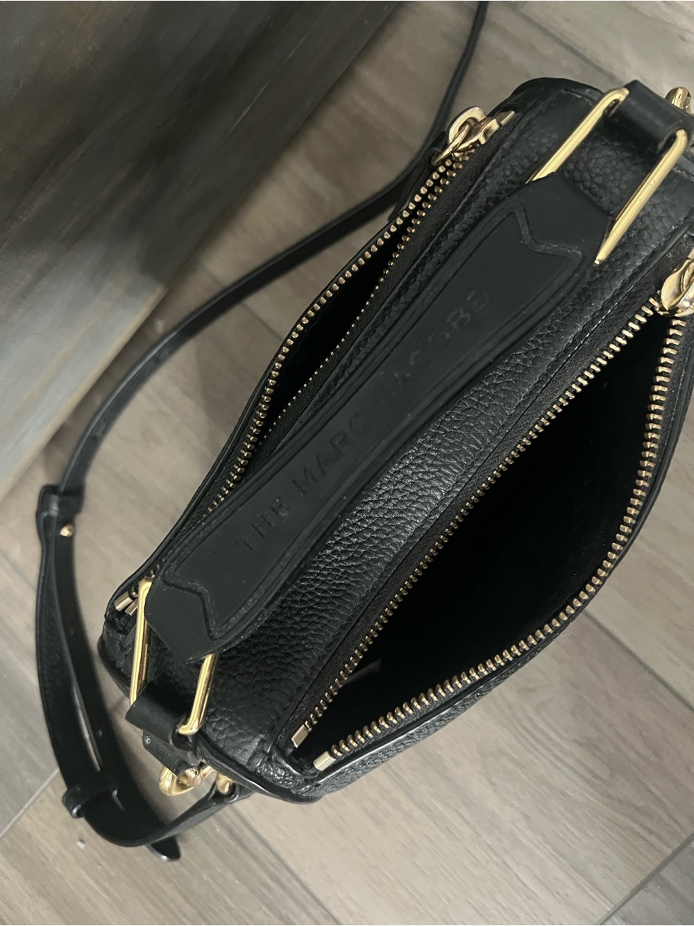 Marc Jacobs Black Pebbled Leather Embossed Logo Crossbody - Picture 2 of 3